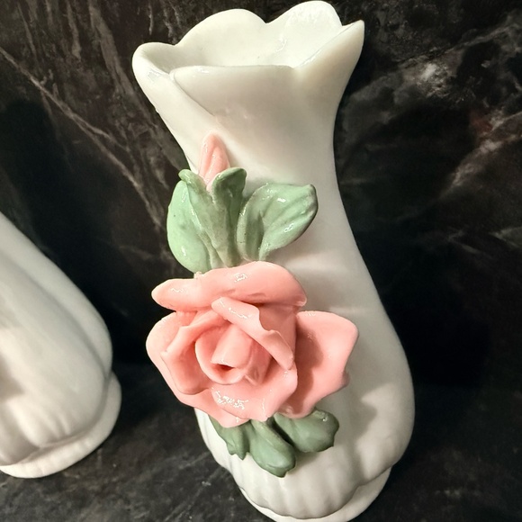 Small Vases (2) with Pink Roses - Picture 4 of 12